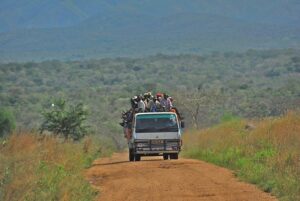 800px-Road_between_Fort_Portal_and_Rebisengo_-_Flickr_-_Dave_Proffer_7 (1)