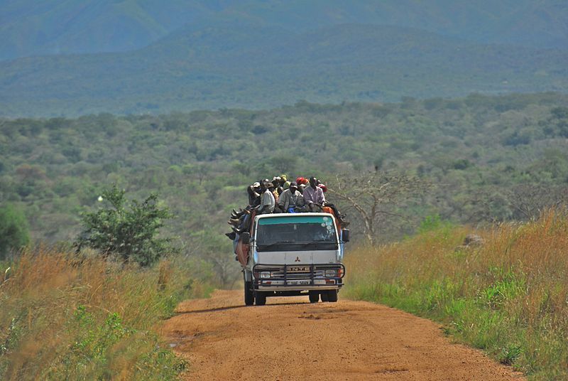 800px-Road_between_Fort_Portal_and_Rebisengo_-_Flickr_-_Dave_Proffer_7 (1)
