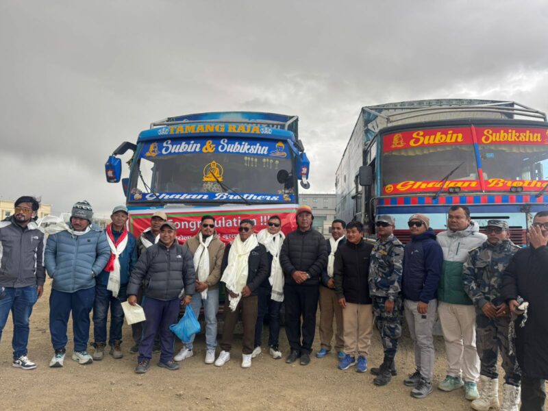 कोरलानाकामा दर्जनौं कन्टेनर पुगे