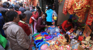 Tihar-shoaping-asan-bhid-15