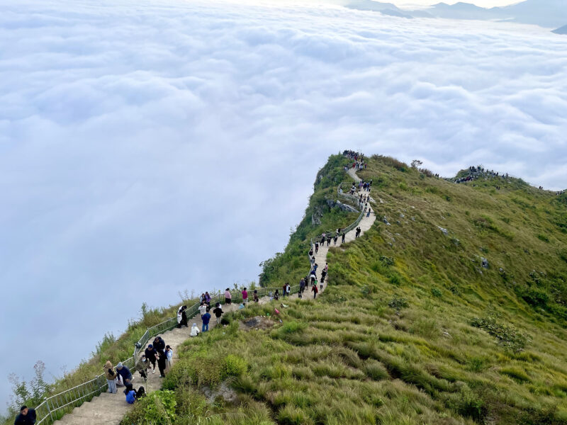 manung tourist photo 1