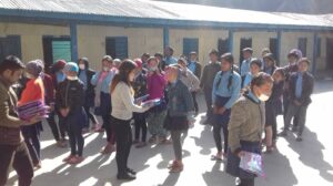 रसुवाका-२-विद्यालयद्वारा-छात्रछात्रालाई-शैक्षिक-सामग्री-वितरण