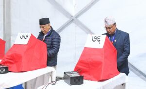 KP-oli-ishwor-pokharel-voting-1230-1024×624