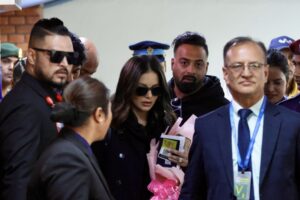 Sunny_Leone_5_u8MlPV8FZx