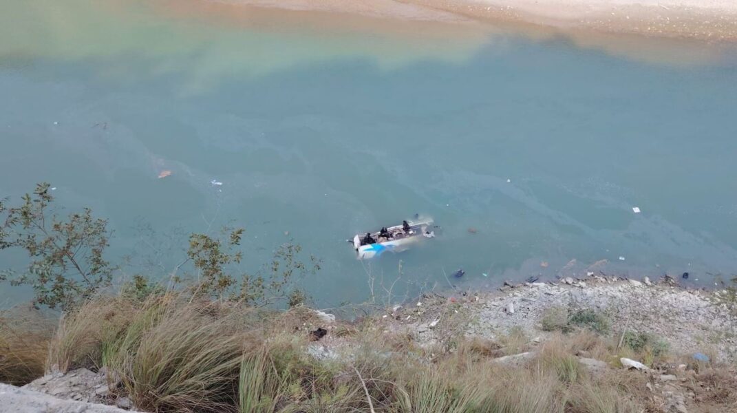 bus_accident_jhfKRnXxqS