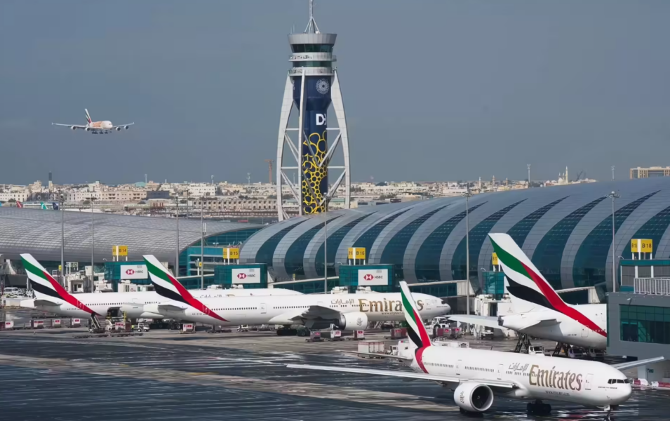 dubai_airport_H9Buk142a4_eYct0EKkpV