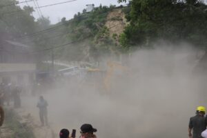 Tinpiple-ma-Dozer_Nepal-Photo-Library-4